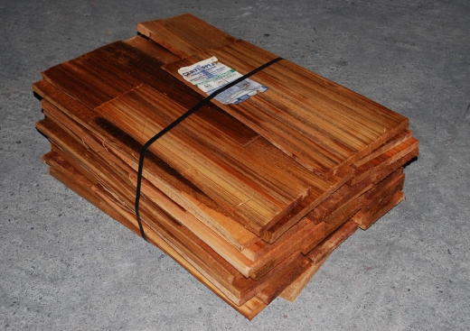 Western Red Cedar shingles 45cm long in a bundle with 9.5 meters width