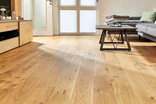Estate plank domestic oak solid wood plank 15mm in rustic per sqm.